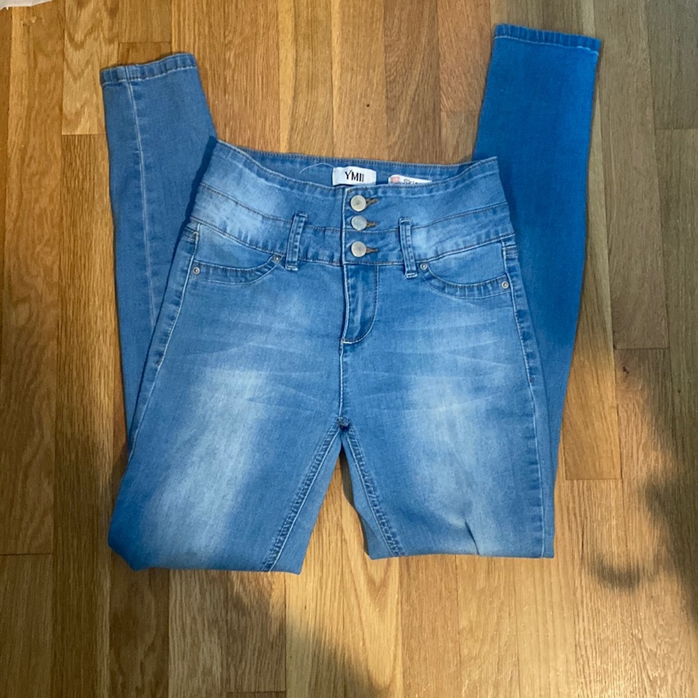 YMI Lightwash stretchy Highwasted Jeans